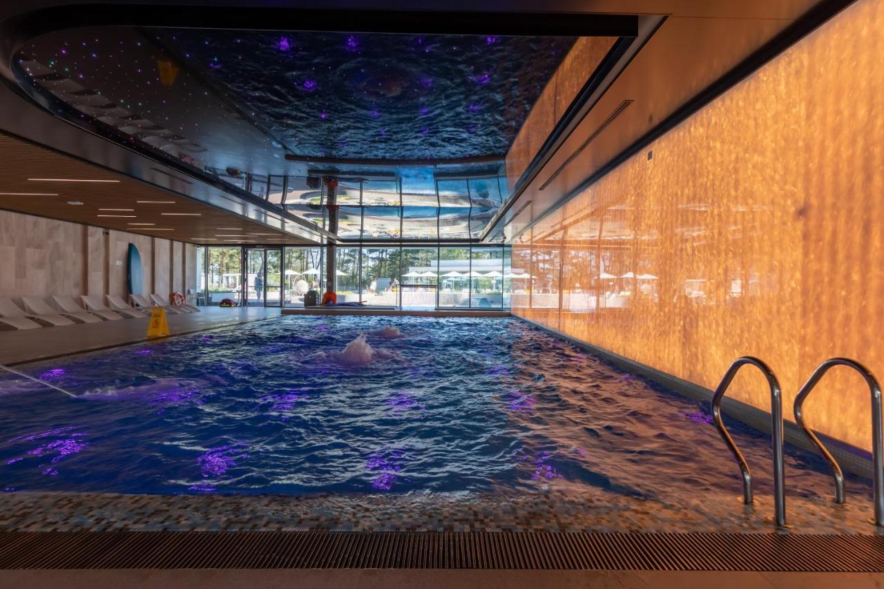 Royal Waves Resort & Spa - Apartment With Parking By Noclegi Renters Miedzyzdroje Bagian luar foto