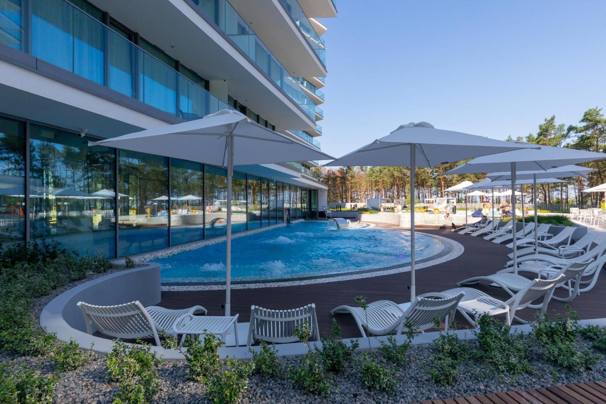 Royal Waves Resort & Spa - Apartment With Parking By Noclegi Renters Miedzyzdroje Bagian luar foto